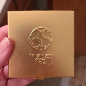 Ashley Sievert Trophy Wife Bronzing Powder